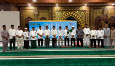 Doa dan zikir bersama dalam rangka menyambut bulan kemerdekaan dipimpin langsung oleh Wagub Malut di Masjid Raya Shafful Khairaat
