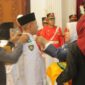 Bupati Kepulauan Sula, Fifian Adeningsi Mus saat mengukuhkan anggota Paskibraka Kabupaten Kepulauan Sula. 