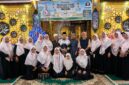 Warga masyarakat melaksanakan tradisi Maulid di Masjid Al-Muhajirin Desa Galala Kota Tidore Kepulauan. 