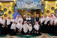Warga masyarakat melaksanakan tradisi Maulid di Masjid Al-Muhajirin Desa Galala Kota Tidore Kepulauan. 
