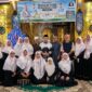 Warga masyarakat melaksanakan tradisi Maulid di Masjid Al-Muhajirin Desa Galala Kota Tidore Kepulauan. 