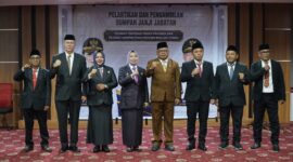 Pelantikan pejabat pimpinan tinggipratama dan pejabat administrasi oleh Sekda Malut, Samsuddin A Kadir