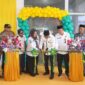 Potong pita peresmian gedung baru Unit Pelayanan Terpadu (UPT) Pusat Kesehatan Masyarakat (Puskesmas) Kabau,