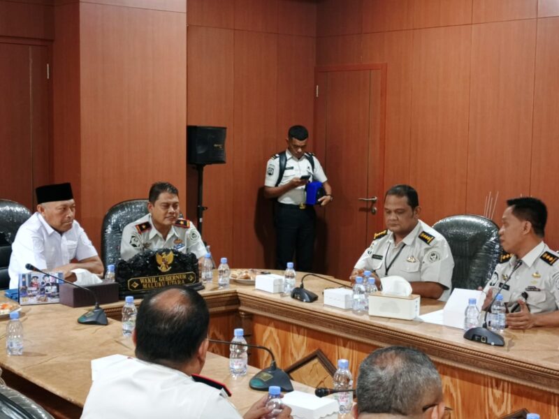 Wakil Gubernur Maluku Utara, H. Sarbin Sehe, saat menerima audiensi Kepala Kantor Wilayah Direktorat Jenderal Pemasyarakatan Malut, Bagus Kurniawan, beserta jajaran pada Rabu (12/8/2026) di Ruang Rapat Wakil Gubernur.
