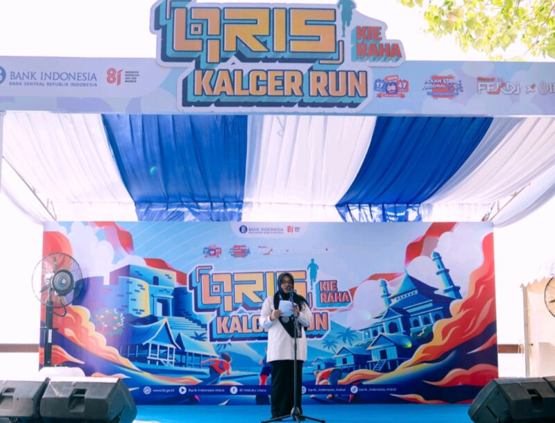 Staf Ahli Gubernur Bidang Kemasyarakatan dan SDM, Nurlela Muhammad saat membuka kegiatan festifal QRIS Kie Raha Kalcer Run 2026 