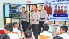 Taurna AKPOL saat berkunjung ke sekolah rakyat