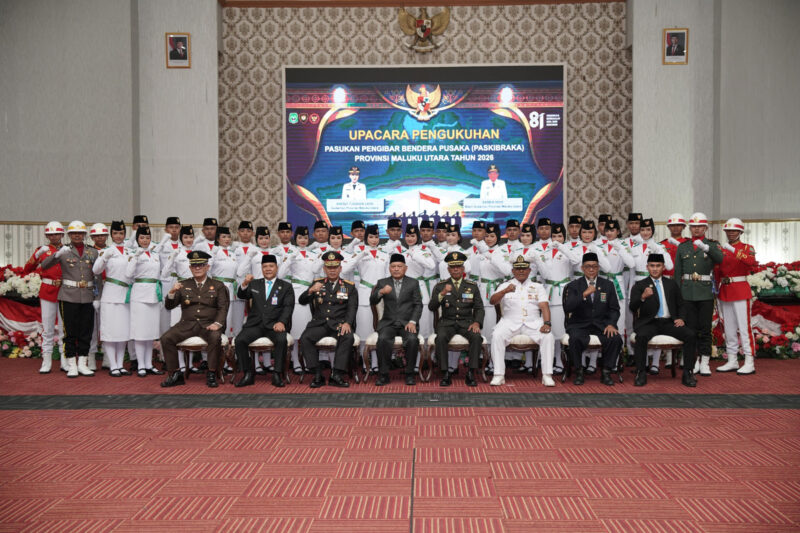 Wagub Malut Sarbin Sehe saat upacara pengukuhan Paskibraka 2026