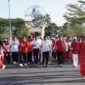 Wagub Sarbin Sehe dan Kadikbud Abubakar Abdullah dalam acara pembukaan degan long march di jalan 40