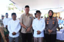Staf Ahli Gubernur Maluku Utara Bidang Hukum, Politik, dan Pemerintahan, H. Fachrudin Tukuboya, yang mewakili Gubernur Maluku Utara, bersama Sultan Ternate dan Kapolresta Kota Ternate
