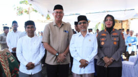 Staf Ahli Gubernur Maluku Utara Bidang Hukum, Politik, dan Pemerintahan, H. Fachrudin Tukuboya, yang mewakili Gubernur Maluku Utara, bersama Sultan Ternate dan Kapolresta Kota Ternate