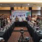 Wakil Gubernur Maluku Utara, H. Sarbin Sehe, saat membuka Focus Group Discussion Literasi Keuangan di lantai 2 Hotel Bela, Ternate