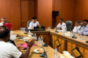 Wakil Gubernur Maluku Utara, Sarbin Sehe memimpin rapat terbatas bersama Dinas Perhubungan, Dinas Perindustrian dan Perdagangan, Dinas ESDM, serta Kerukunan Sopir Lintas (KSL) Maluku Utara