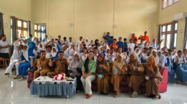 Anggota DPRD Provinsi Maluku Utara, Astri Tiarasari Yasin melakukan kegiatan SMK Negeri 8 Halmahera Tengah