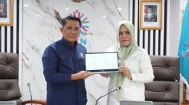 Dr. Herman, M.Si, Deputi Bidang Pembinaan Penyelenggaraan Manajemen ASN BKN RI bersama Bupati Kepulauan Sula, Fifian Adeningsi Mus.