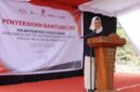 Asisten II Setda Malut, Sri Haryati Hatari, saat membacakan sambutan gubernur dalam kegiatan penyerahan bantuan Solar Powered Cold Storage di Kelurahan Rua.