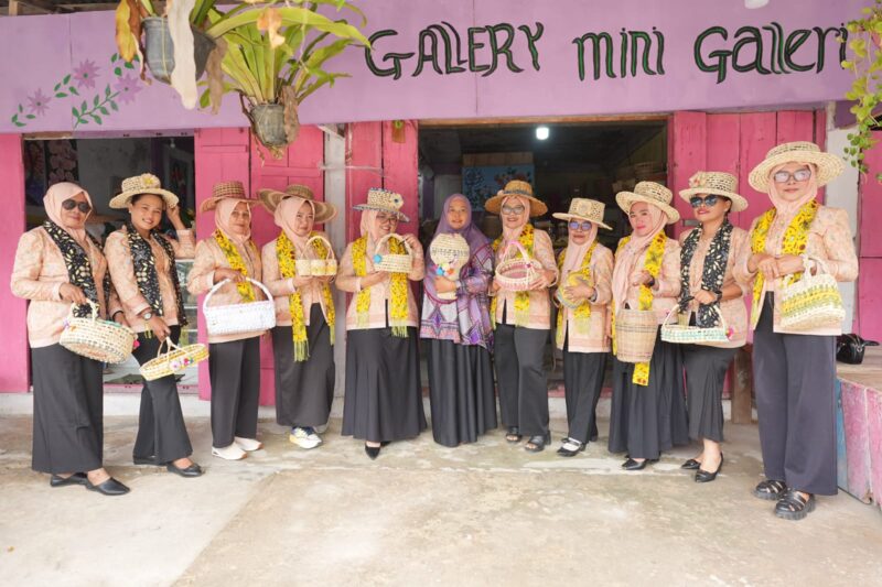 DWP Kepulauan Sula bersama Pemilik Galeri Mini, Domini La Jawara