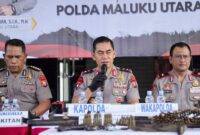 Kapolda Maluku Utara Irjen Pol. Arif Budiman, S.I.K., M.H. saat konfrensi pers penyerahan senpi di Mapolda Malut
