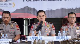 Kapolda Maluku Utara Irjen Pol. Arif Budiman, S.I.K., M.H. saat konfrensi pers penyerahan senpi di Mapolda Malut