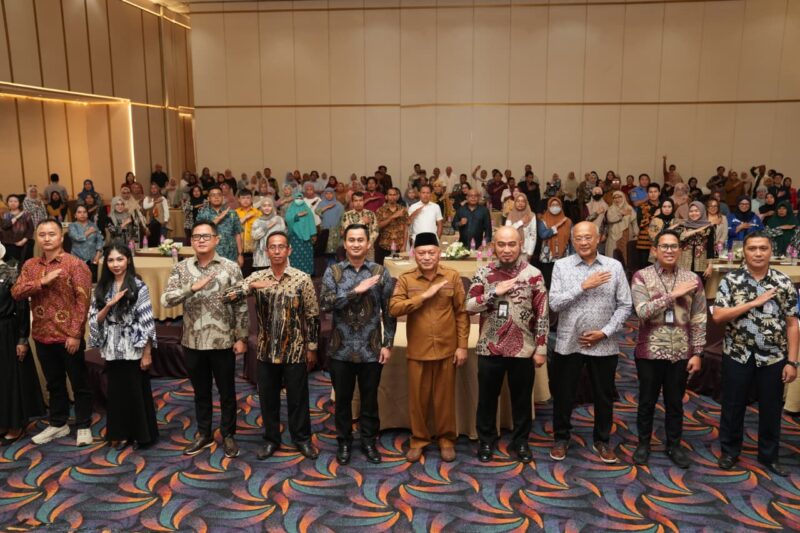 Wakil Gubernur Sarbaini A Karim bersama peserta dan penyelenggara kegiatan Talkshow dan Business Matching Diseminasi Kebijakan Kemitraan Usaha Nasional oleh Kementerian Investasi dan Hilirisasi/BKPM
