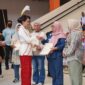 Gubernur, Warga Maluku Utara serahkan Sertifikat PTSL.