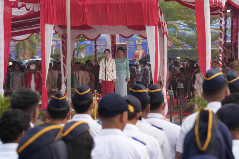 Gubernur Sherly saat memimpin upacara HUT ke 27 Provinsi Maluku Utara