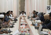 Rapat Persiapan Penyaluran Program Beasiswa Maluku Utara Bangkit Tahun 2026 yang dipimpin Sekretaris Daerah (Sekda) Provinsi Maluku Utara, H. Samsuddin A. Kadir. 