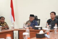 Sekda Malut, Samsudin A Kadir saat memimpin rapat koordinasi Penyusunan Rencana Aksi Daerah Tujuan Pembangunan Berkelanjutan (RAD TPB/SDGs) Provinsi Maluku Utara periode 2026–2030.
