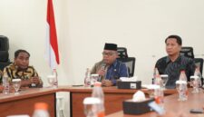 Sekda Malut, Samsudin A Kadir saat memimpin rapat koordinasi Penyusunan Rencana Aksi Daerah Tujuan Pembangunan Berkelanjutan (RAD TPB/SDGs) Provinsi Maluku Utara periode 2026–2030.