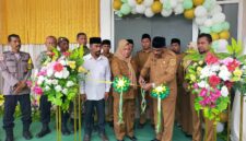 Asisten III, H. Zaidun didampingi Kadinkes, Fiyanti Buamona bersama Tenaga Kesehatan. (Dokumentasi: Am Teapon/marasai.id)