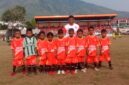 Pemain SSB Garuda Tomagoba dan Pelatih Adam Miraj