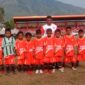 Pemain SSB Garuda Tomagoba dan Pelatih Adam Miraj