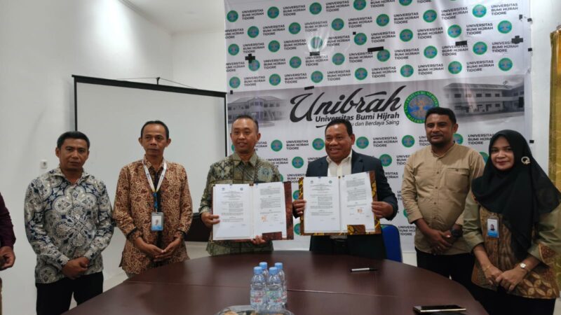 Kapusbin bahasa dan Sastra tanda tangan PKS dengan Rektor Unibrah Tidore