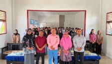 Vidson Toory sosok inspiratif yang memberikan kuliah tamu di Unibrah, nampak didampingi Wakil Rektor I, Para Dekan, Dosen dan ratusan mahasiswa.