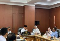Wagub Sarbin Sehe saat pimpin Rapat Koordinasi Pembangunan Ekosistem Halal.