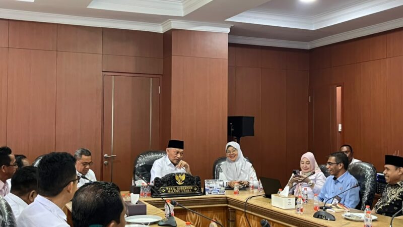 Wagub Sarbin Sehe saat pimpin Rapat Koordinasi Pembangunan Ekosistem Halal.