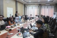 Wagub Malu Sarbin Sehe saat memimpin rapat Asistensi dan Supervisi kepada Pemerintah Daerah dalam Rangka Peningkatan Kinerja Pencegahan dan Percepatan Penurunan Stunting Provinsi Maluku Utara