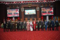 Wakil Gubernur Sarbin Sehe bersama Forkompimda foto bersama Is Suaib usai dilantik sebagai Wakil Ketua DPRD Provinsi Maluku Utara