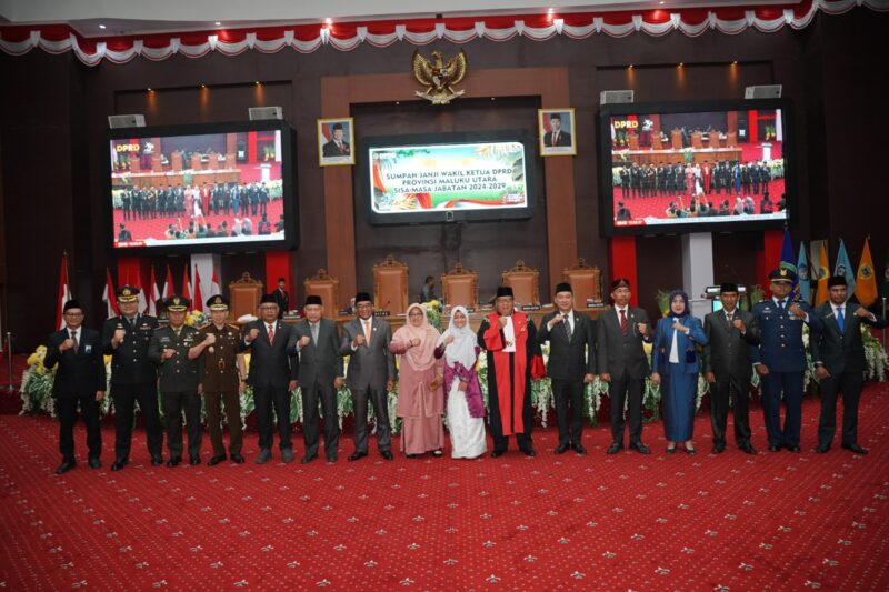 Wakil Gubernur Sarbin Sehe bersama Forkompimda foto bersama Is Suaib usai dilantik sebagai Wakil Ketua DPRD Provinsi Maluku Utara